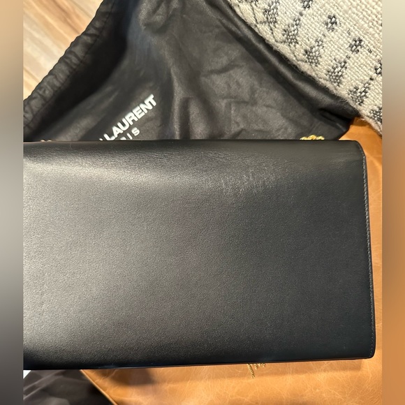 Saint Laurent Medium Monogram Kate Tassel Bag in Black with gold hardware - Picture 13 of 16